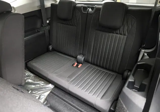Angebotsdetails Volkswagen Tiguan Allspace Deep Black Perleffekt