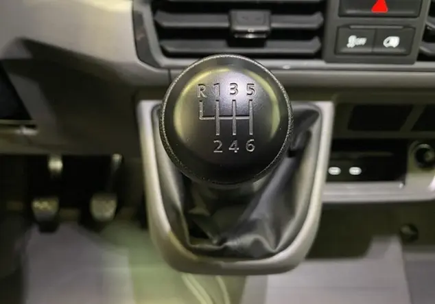Angebotsdetails Volkswagen Crafter 35 Kasten 2.0 TDI LR KLIMA Grau (Indiumgrau Metallic)