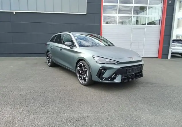 Angebotsdetails Cupra Leon Sportstourer Cupra Leon ST 1.5 eTSI 110 kW (150-PS) 7-Gang-DSG Enceladus Grau Matt