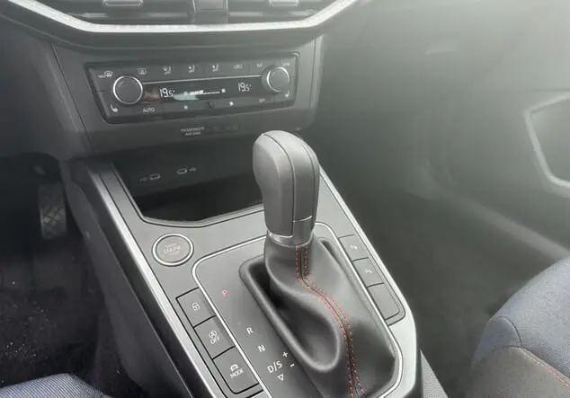 Angebotsdetails Seat Arona Seat Arona FR Black Edition 1.0 TSI 85 kW (116 PS) 7-Gang-DSG Magnetic Grau Metallic / Midnight Schwarz Metallic