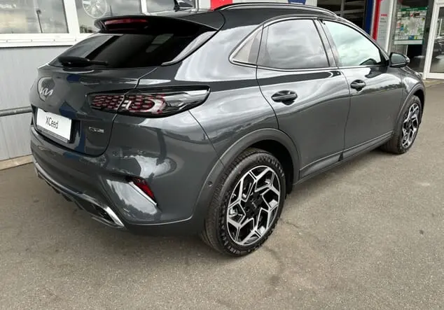 Angebotsdetails Kia XCeed Grau ((H8G) DARK PENTA METAL M)