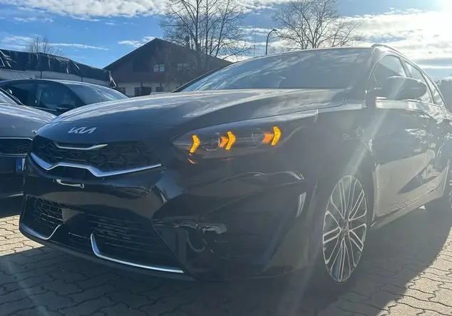 Angebotsdetails Kia Ceed SW BLACK PEARL