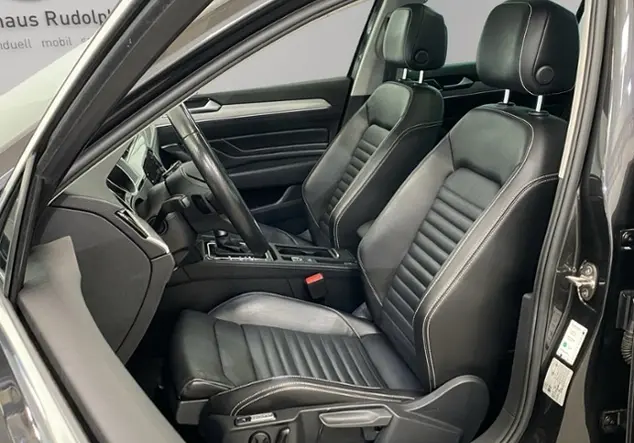 Angebotsdetails Volkswagen Passat Variant GTE 1.4 TSI / Grau (Mangangrau Metallic)