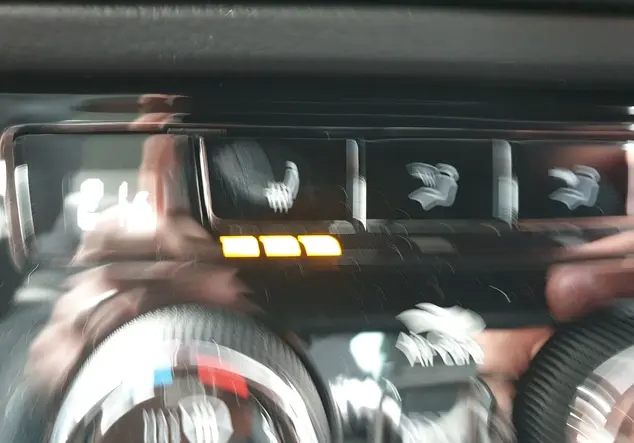 Angebotsdetails Skoda Superb Schwarz (Schwarz-Magic Perleffekt)