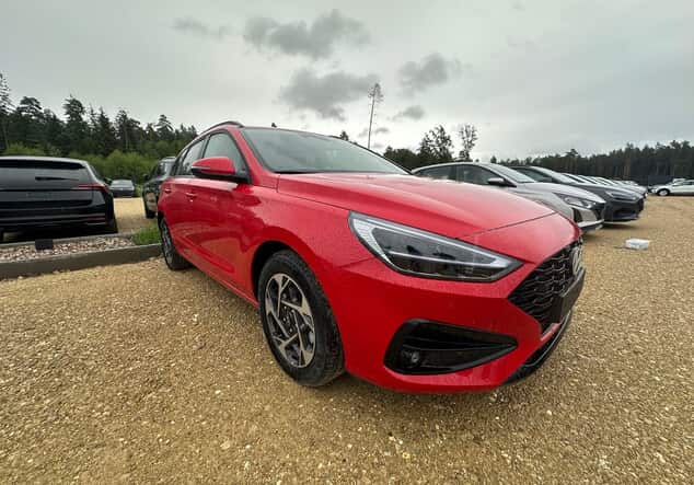 Angebotsdetails Hyundai i30 Kombi Hyundai i30 Wagon Family 1.5 T-GDI MHEV 103 kW (140 PS) 7-Gang-DSG Engine Red