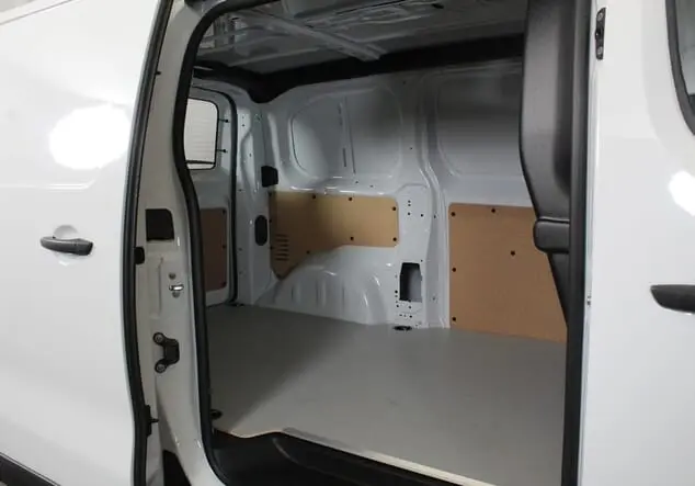 Angebotsdetails Opel Vivaro Opel Vivaro Kastenwagen Standard 2.0 BlueHDi 145 106 kW (145 PS) 6-Gang Kaolin Weiß