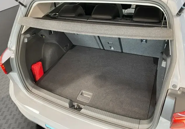 Angebotsdetails Volkswagen Golf Grau (Mondsteingrau)