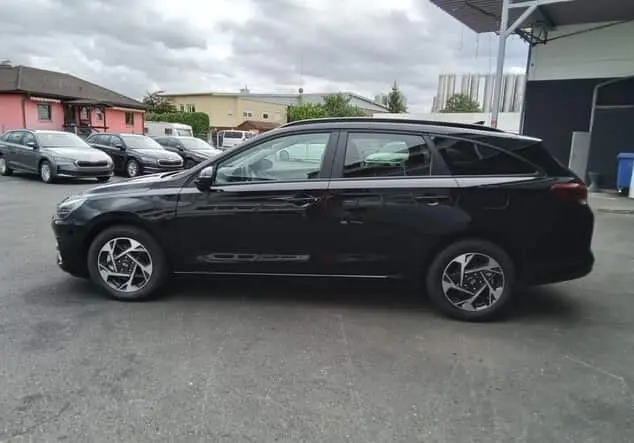 Angebotsdetails Hyundai i30 Kombi Hyundai i30 Wagon Family 1.5 T-GDI MHEV 103 kW (140 PS) 7-Gang-DSG Abyss Black Pearl