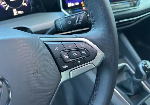 Angebotsdetails Volkswagen Golf Schwarz (Grenadillschwarz Metallic)