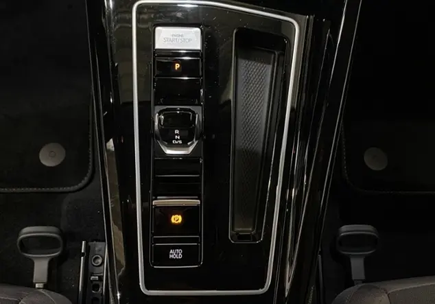 Angebotsdetails Volkswagen Golf Schwarz (Grenadillschwarz Metallic)