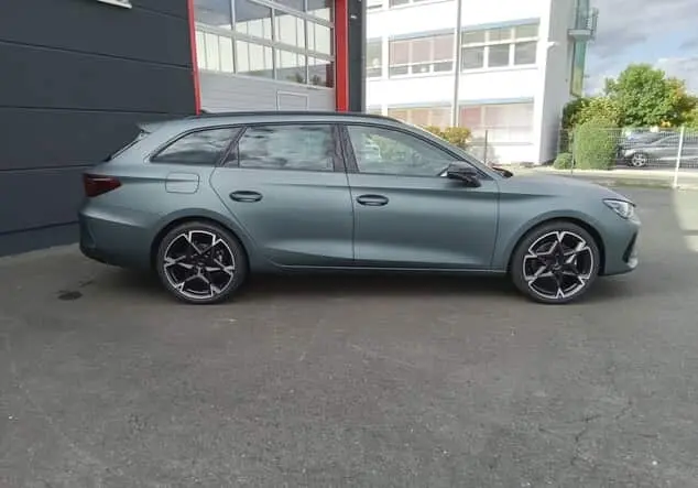 Angebotsdetails Cupra Leon Sportstourer Cupra ST 1.5 eTSI 110 kW (150-PS) 7-Gang-DSG Enceladus Grau Matt/Grau