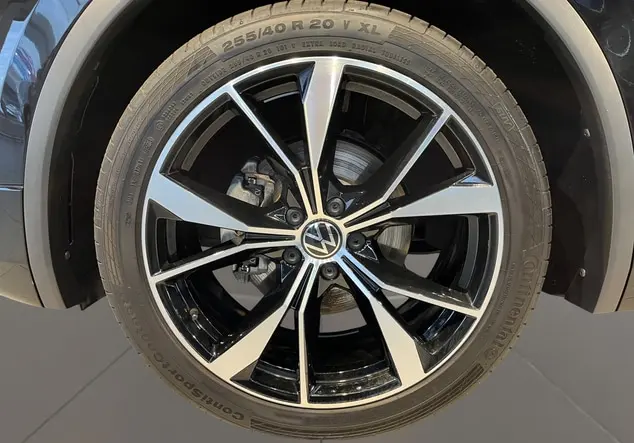 Angebotsdetails Volkswagen Tiguan Deep black perleffekt
