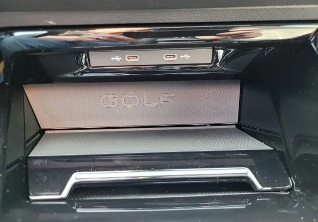 Angebotsdetails Volkswagen Golf Schwarz (Deepblack Perleffekt)