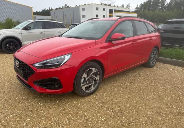 Angebotsdetails Hyundai i30 Kombi Hyundai i30 Wagon Family 1.5 T-GDI MHEV 103 kW (140 PS) 7-Gang-DSG Engine Red
