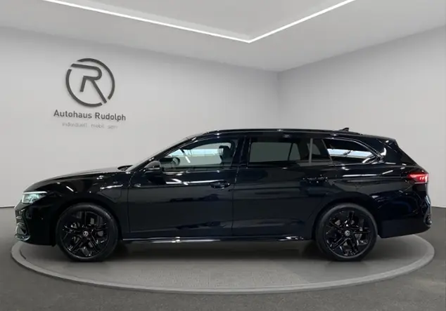 Angebotsdetails Volkswagen Passat Variant B9 1.5 eHybrid R-Line 'Black Schwarz (Grenadillschwarz Metallic)