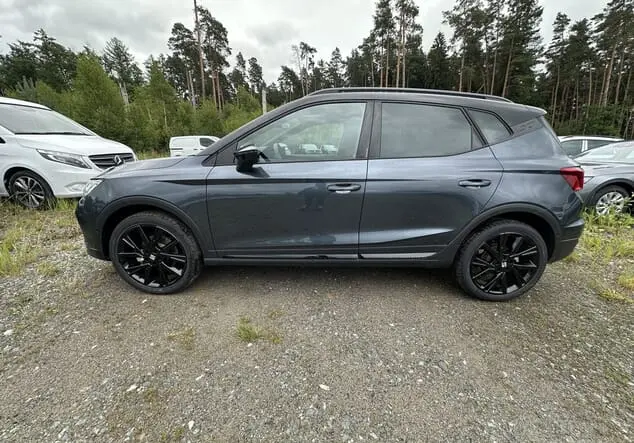 Angebotsdetails Seat Arona Seat Arona FR Black Edition 1.0 TSI 85 kW (116 PS) 7-Gang-DSG Magnetic Grau Metallic / Midnight Schwarz Metallic