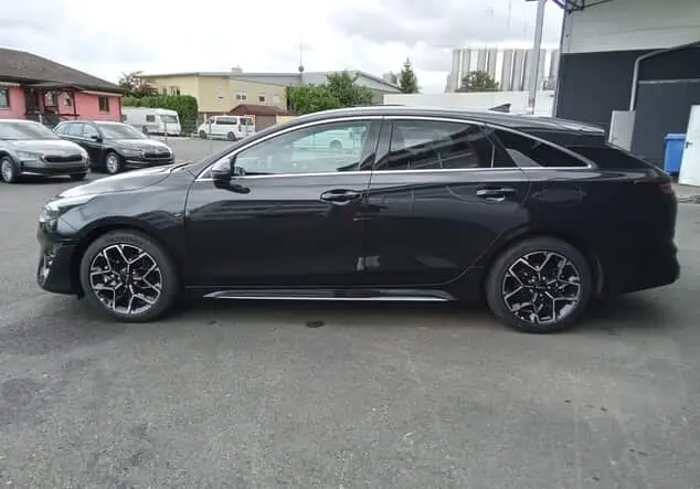 Angebotsdetails Kia ProCeed Kia ProCeed GT-Line 1.5 T-GDI 103 kW (140 PS) 6-Gang Black pearl metallic