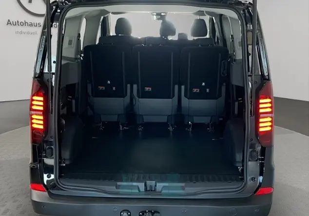 Angebotsdetails Volkswagen T7 Transporter Kombi 2.0 TDI 8-Gang-Automatik Ra Schwarz (Midnight Black Metallic)