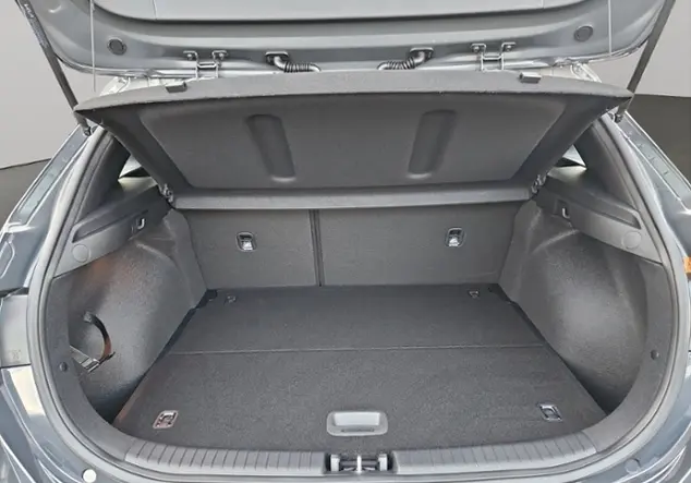 Angebotsdetails Kia Ceed Grau ((H8G) DARK PENTA METAL M)