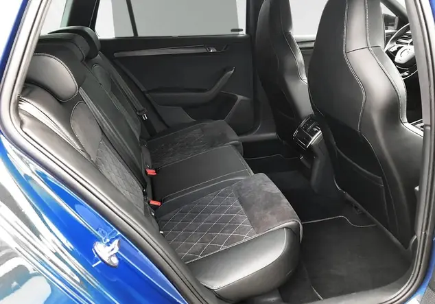 Angebotsdetails Skoda Superb Combi Race-Blau Metallic