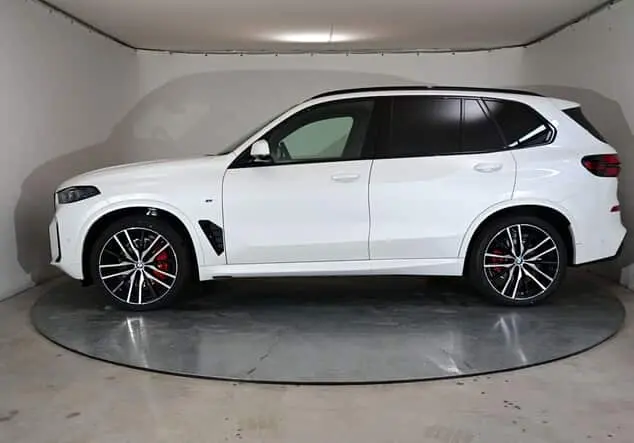 Angebotsdetails BMW X5 BMW X5 40d 259 kW (352 PS) 8-Gang Steptronic xDrive Mineralweiß metallic