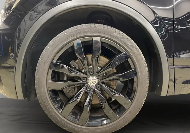Angebotsdetails Volkswagen Tiguan Schwarz (Deep Black Perleffekt)
