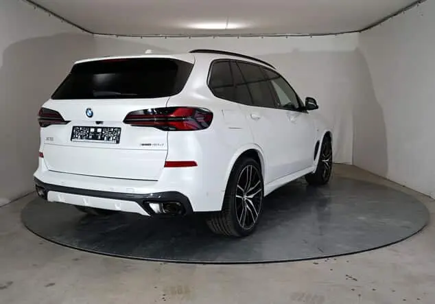 Angebotsdetails BMW X5 BMW X5 40d 259 kW (352 PS) 8-Gang Steptronic xDrive Mineralweiß metallic