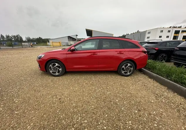 Angebotsdetails Hyundai i30 Kombi Hyundai i30 Wagon Family 1.5 T-GDI MHEV 103 kW (140 PS) 7-Gang-DSG Engine Red