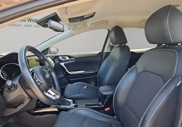 Angebotsdetails Kia XCeed 1,5 T-GDI Vision Kamera Beige ((L2B) COPPERSTONE MET.)