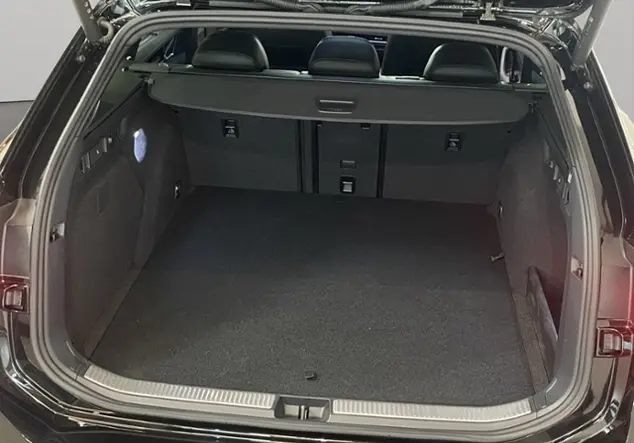 Angebotsdetails Volkswagen Passat Variant B9 1.5 eHybrid R-Line 'Black Schwarz (Grenadillschwarz Metallic)
