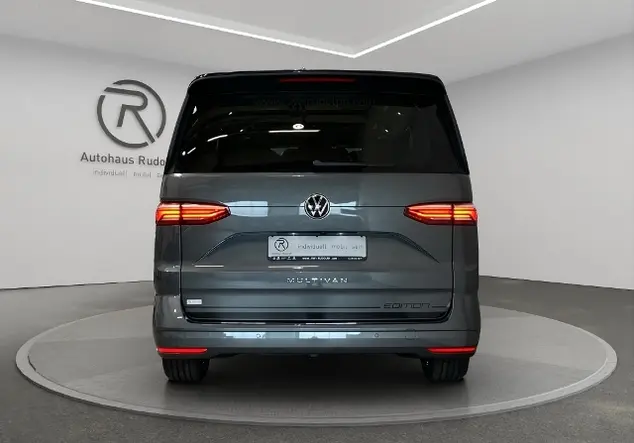Angebotsdetails Volkswagen T7 Multivan 2.0 TDI 'Edition' lang / Grau (Indiumgrau Metallic/Deep Black Perleffekt)