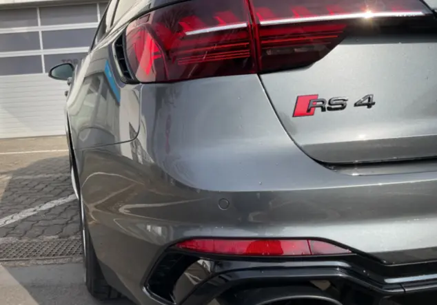 Angebotsdetails Audi RS4 Daytonagrau Perleffekt
