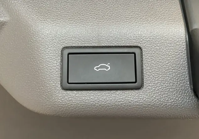 Angebotsdetails Volkswagen T7 Multivan 2.0 TDI Life Langer Ãberhang KLI Grau (Indiumgrau Metallic)