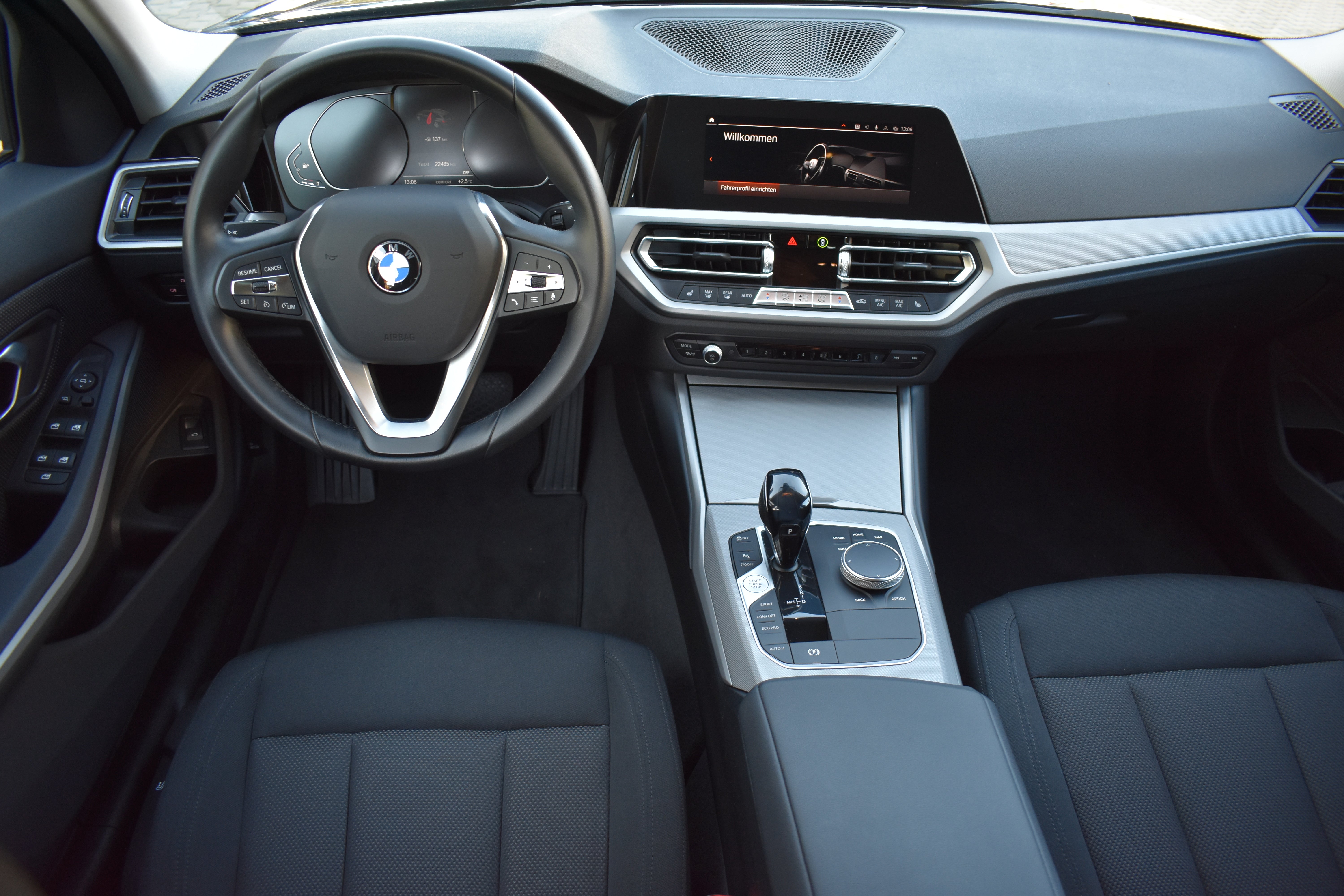Angebotsdetails BMW 318i Touring Advantage Schwarz