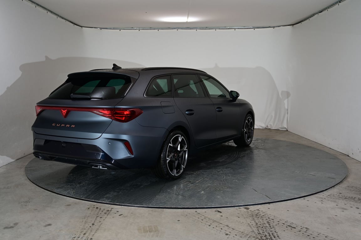 Angebotsdetails Cupra Leon Sportstourer Cupra ST 1.5 eTSI 110 kW (150-PS) 7-Gang-DSG Magnetic Grau Matt/Grau