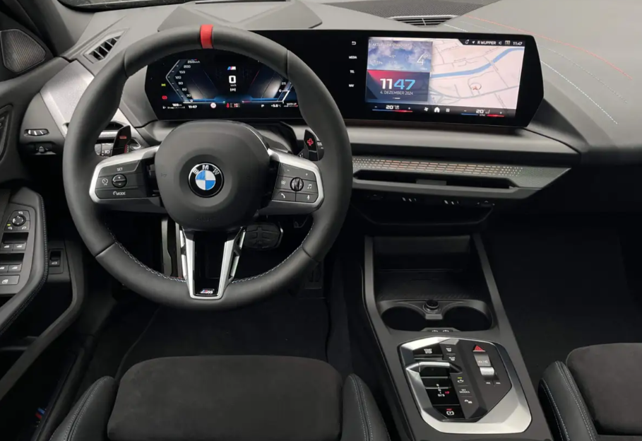 Angebotsdetails BMW M135i xDrive M Sportpaket Weiß