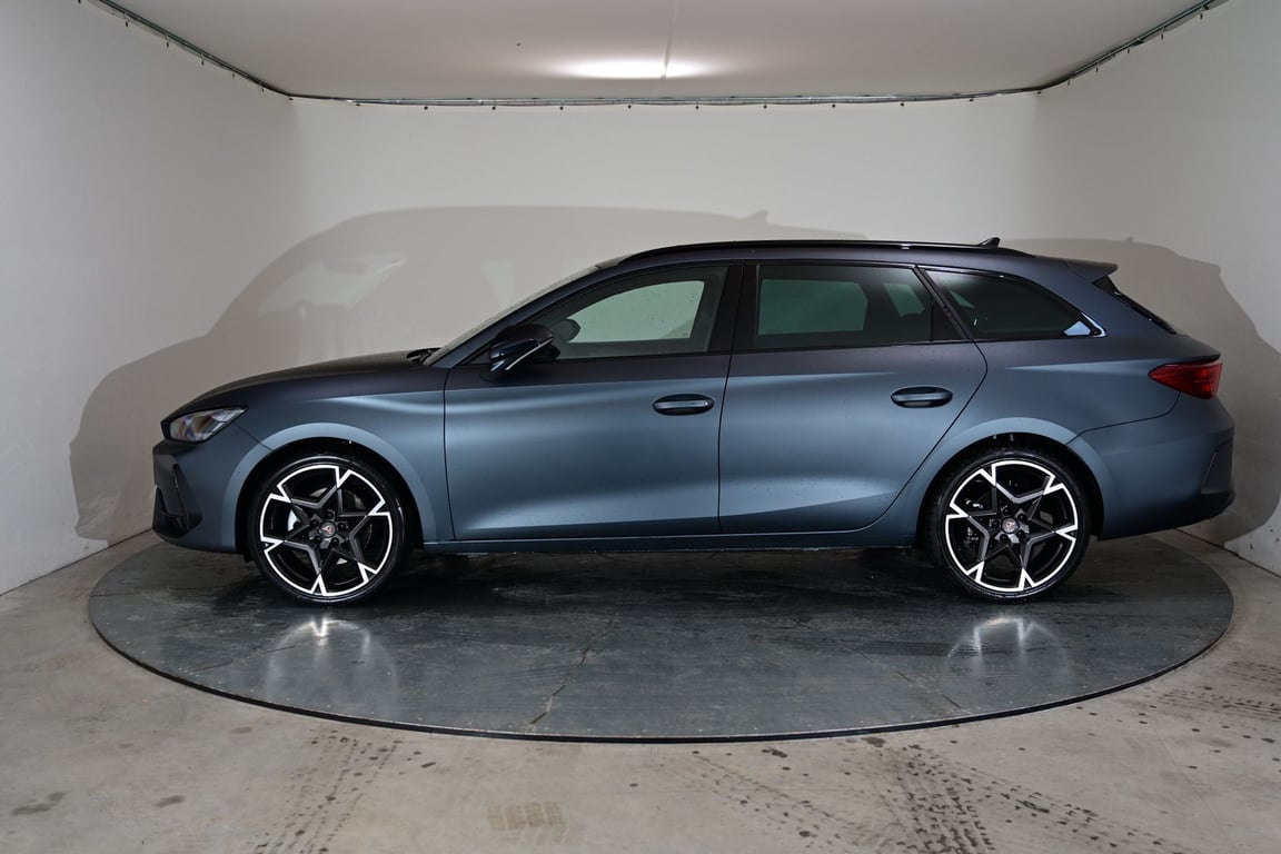 Angebotsdetails Cupra Leon Sportstourer Cupra ST 1.5 eTSI 110 kW (150-PS) 7-Gang-DSG Magnetic Grau Matt/Grau