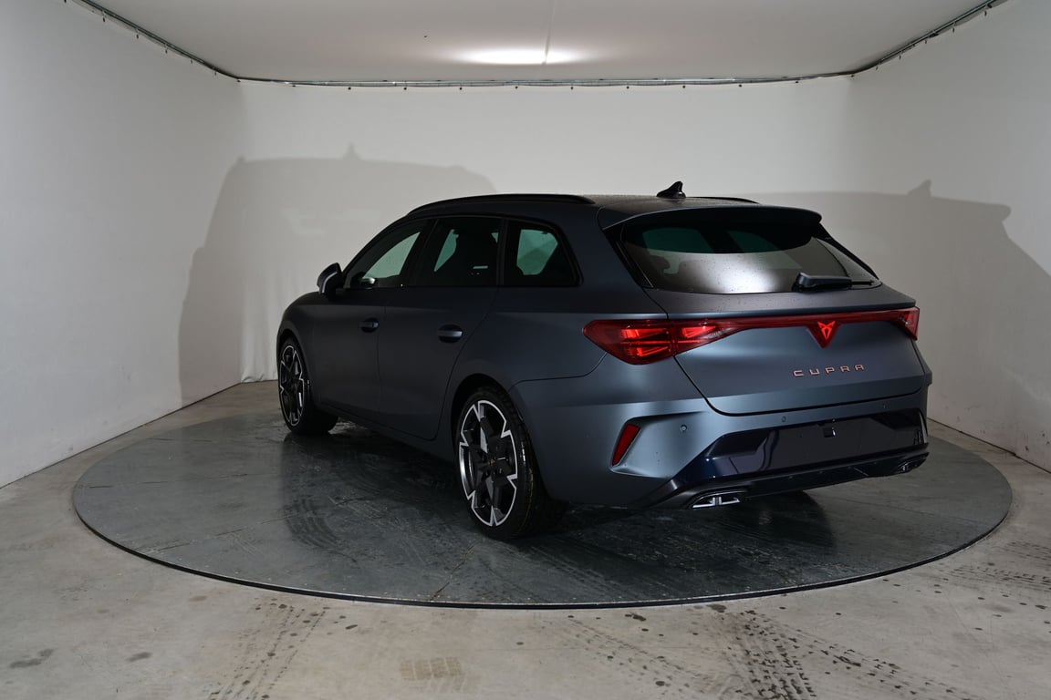 Angebotsdetails Cupra Leon Sportstourer Cupra ST 1.5 eTSI 110 kW (150-PS) 7-Gang-DSG Magnetic Grau Matt/Grau