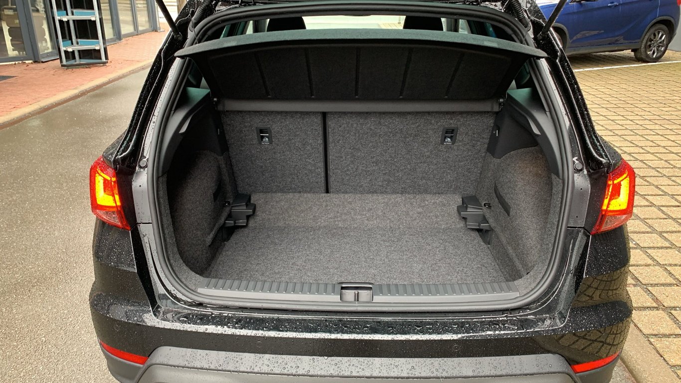 Angebotsdetails Seat Arona FR 1.0 TSI Winterpaket, Voll SONDER ANGEBOT Schwarz